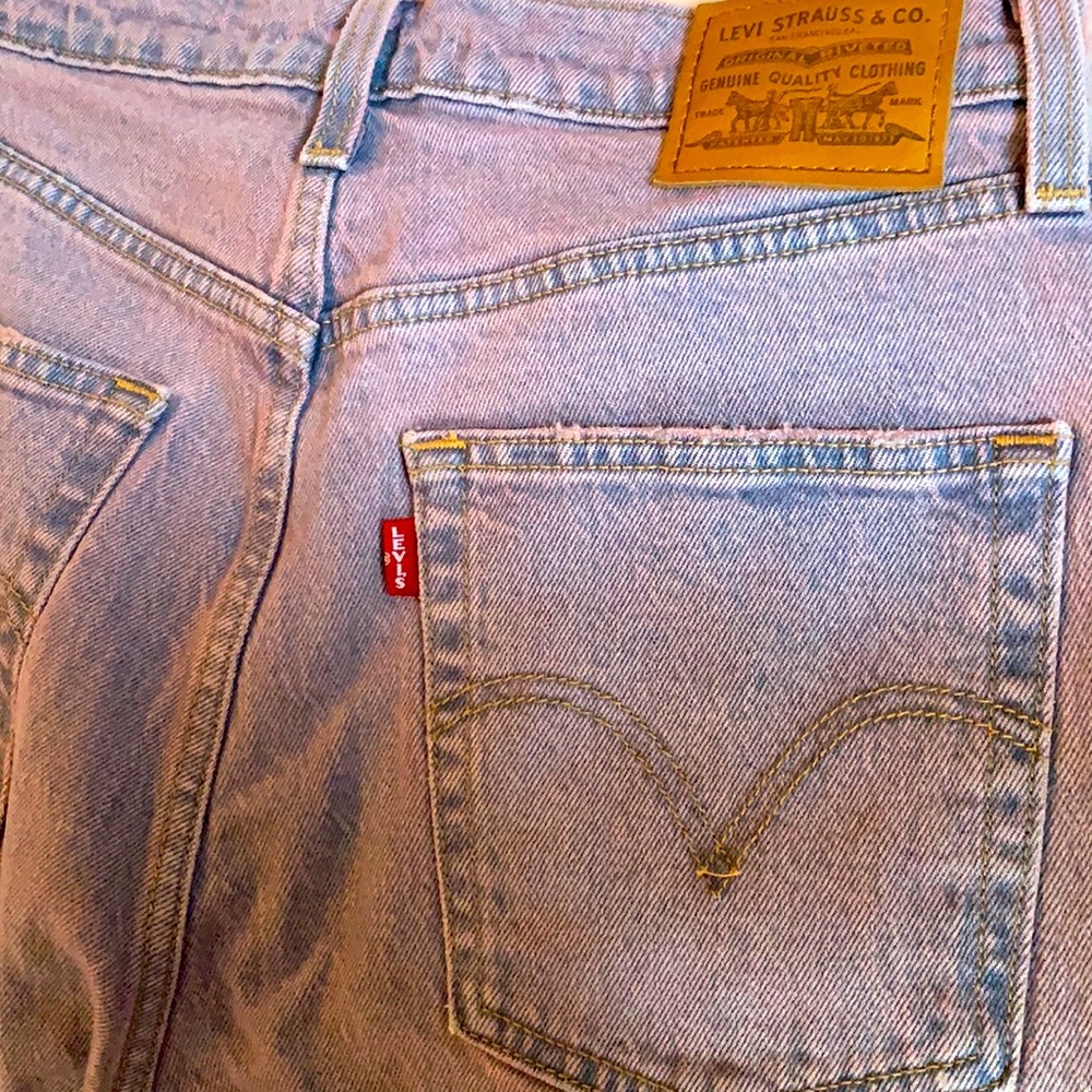 Lavender wash Levi's ribcage straight jeans